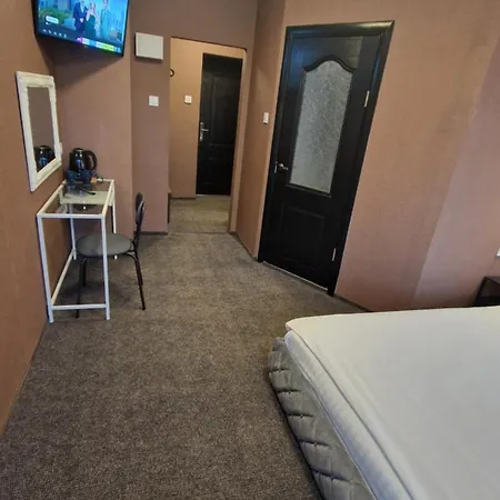 Pink House 여관 리가